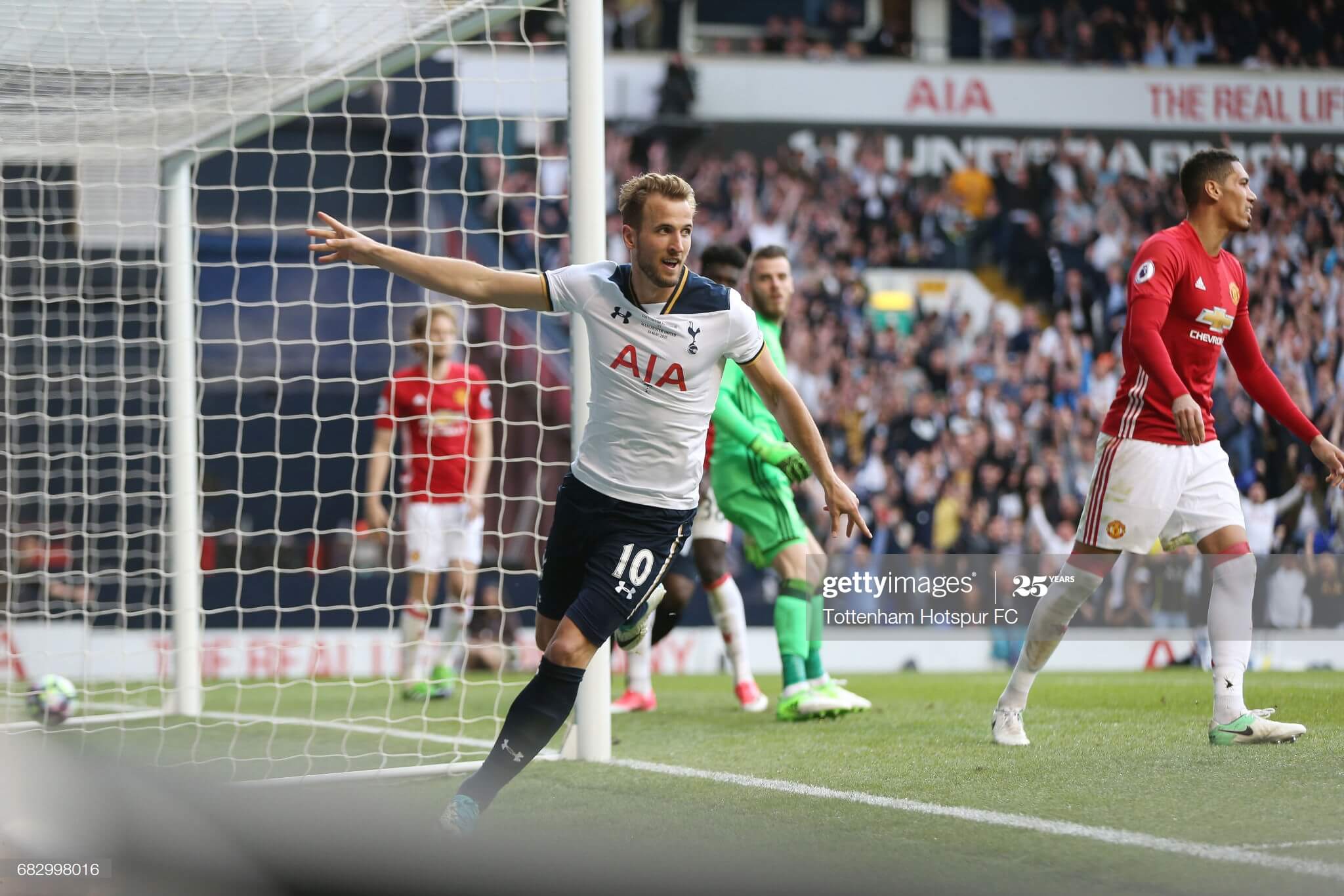 Tottenham Hotspur Team Signed Finale Shirt Last Game White Hart