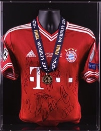 Bayern Munich UEFA Champions League Final 2013 Team Signed Shirt & Medal Display
