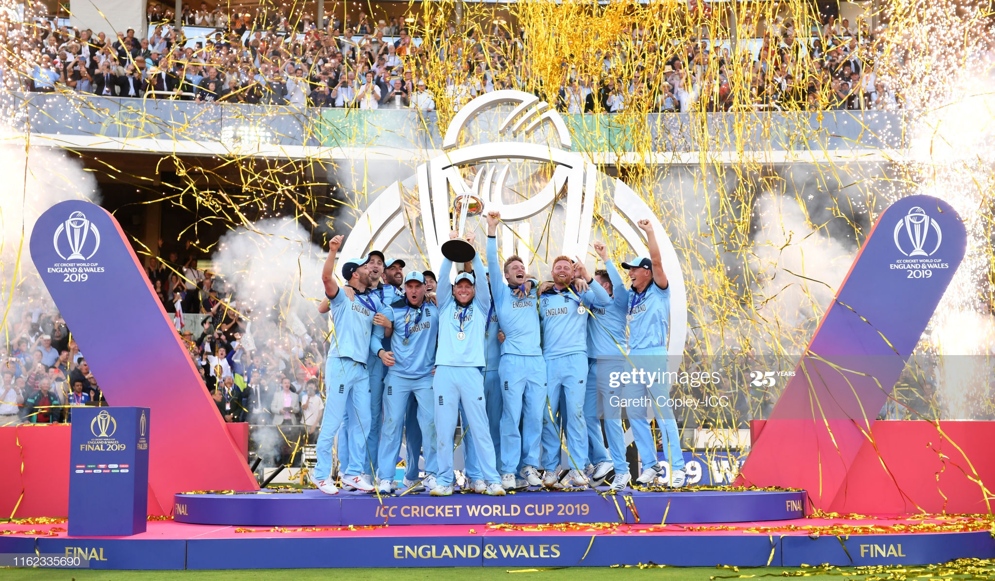 Ounted Gifts Chelsea Tea Squad 2024-2025 Signed Poster Print Fraed