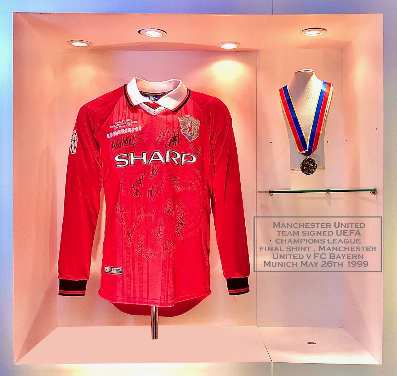 pañuelo Selección conjunta Él mismo Manchester United Team Signed Champions League Final 1999 Shirt & Winners  Medal - Golden Soccer Signings