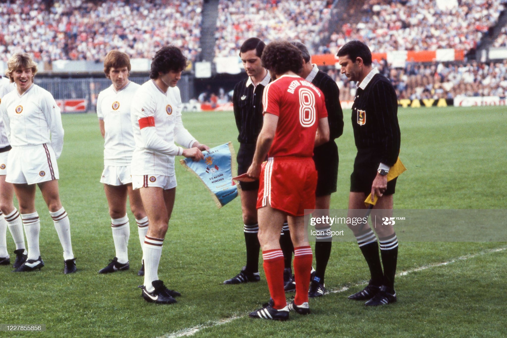 Aston Villa Team Signed European Cup Final 1982 Programme Golden