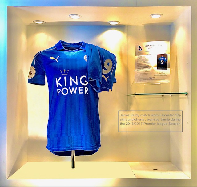 schilder Observeer veer Jamie Vardy Match Worn Leicester City Shirt & Shorts Premier League Season  2016 - 2017 - Golden Soccer Signings