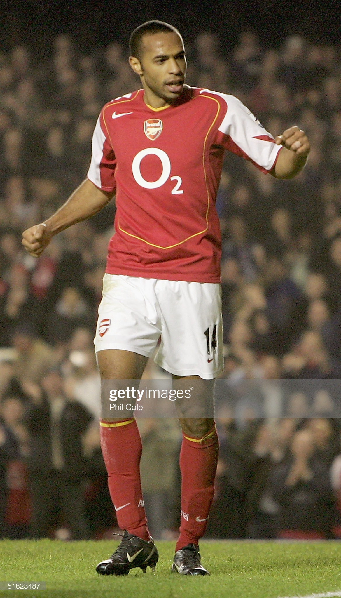 When Thierry Henry wore Portsmouth shirt and clapped fans in 2004
