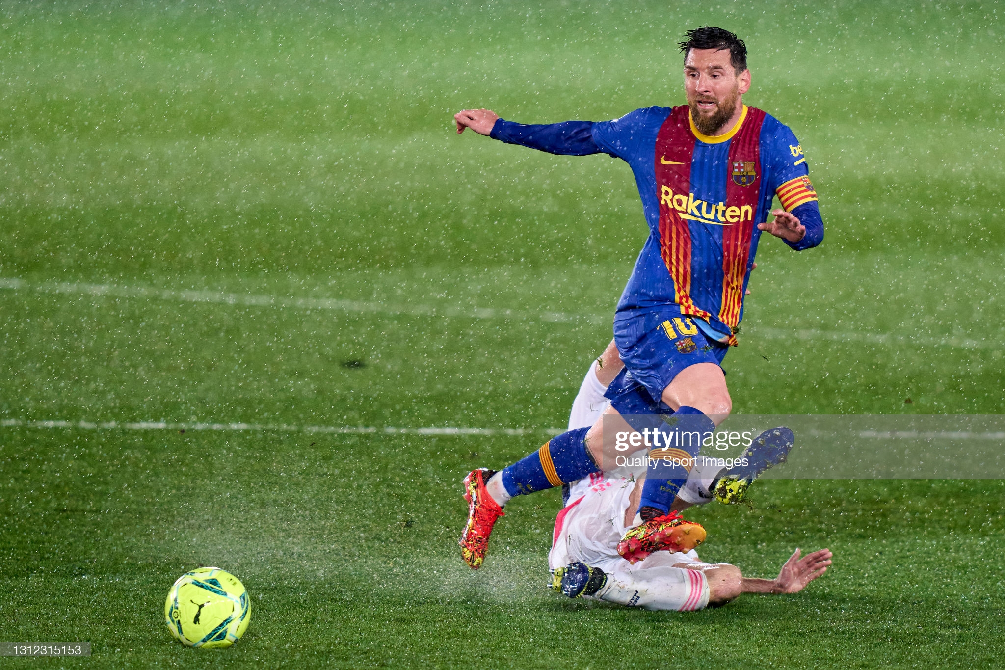 Lionel Messi F.C Barcelona Match Shirt & Match Ball El Classico 2020 ...