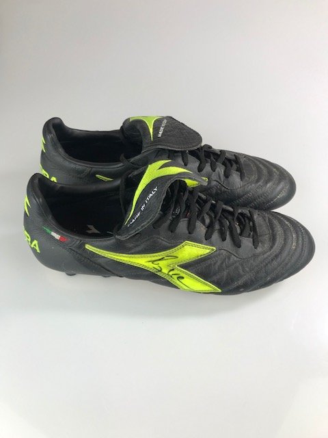 Roy Keane Match Worn & Signed Manchester United Football Boots - Golden ...