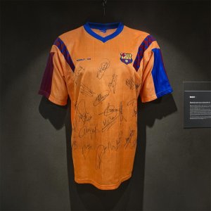 F.C Barcelona Team Signed European Cup Final Shirt Wembley - 1992 - Cruyff - Stoichkov - Koeman - Guardiola - Laudrup